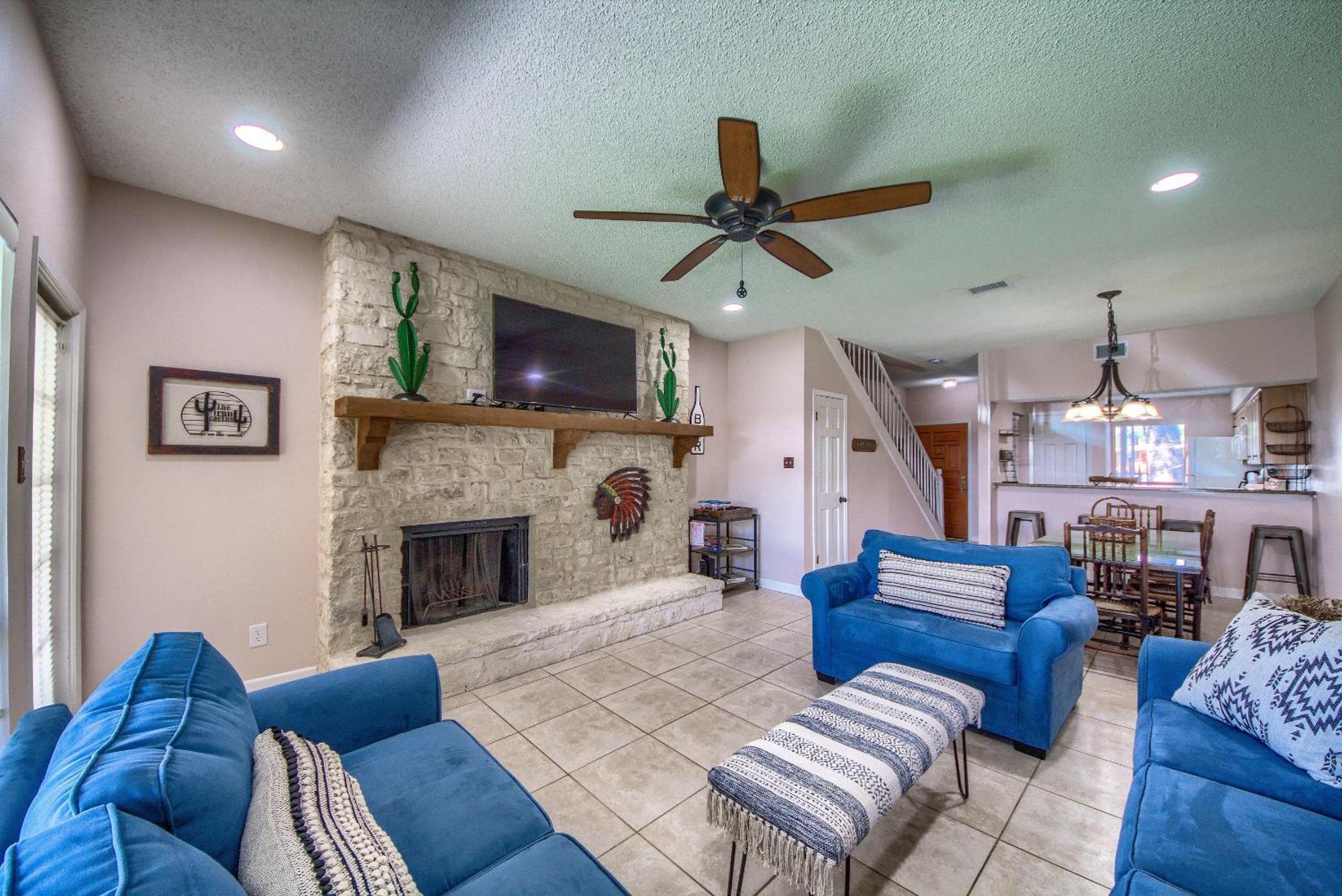 The Iron Cactus Condo On The Comal Cw C102 New Braunfels Exterior photo